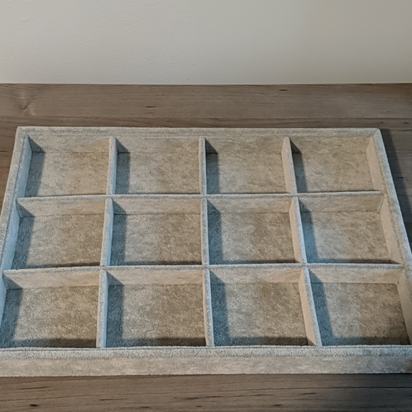 Jewelry organizer - Picture 2 of 2